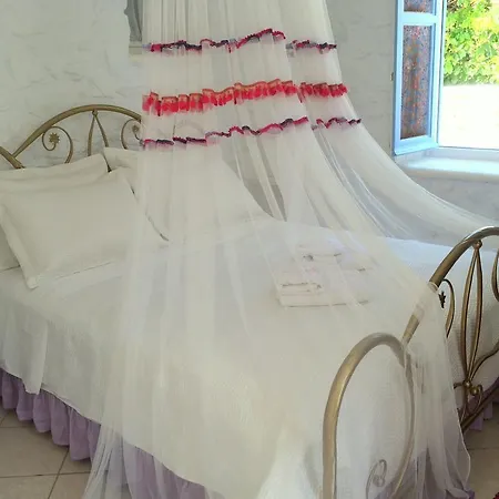 Апарт-отель Apsenti Couples Only 4*